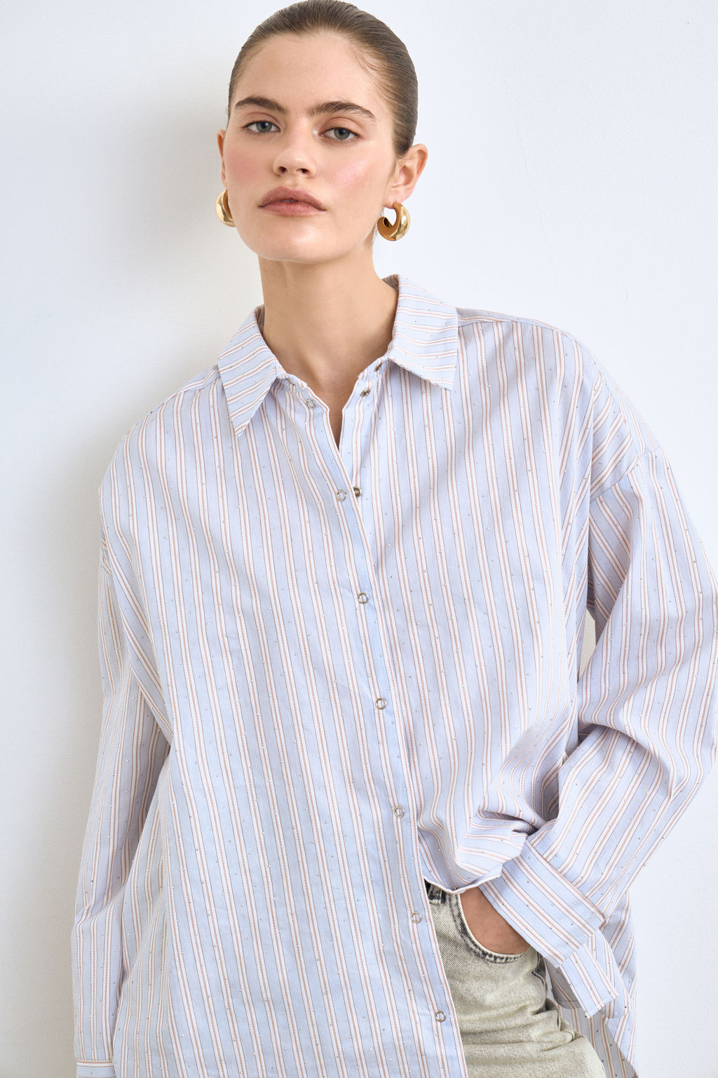 Рубашка оверсайз со стразами