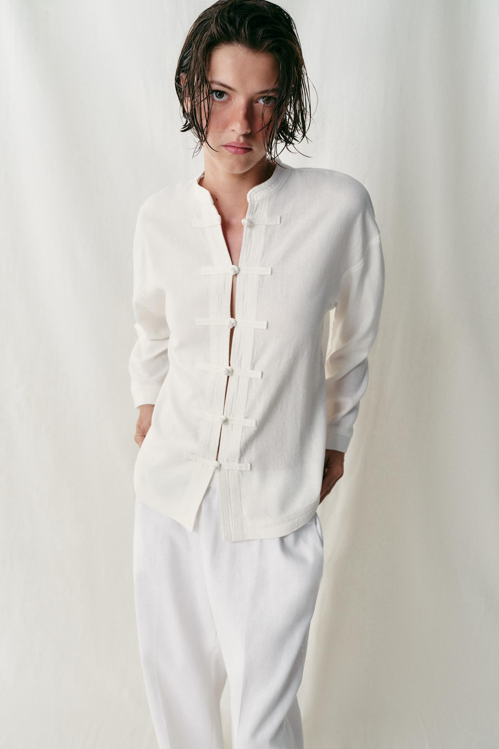 CAMISA OVERSIZE ALAMARES CON LINO / Blanco - Zara фото 2