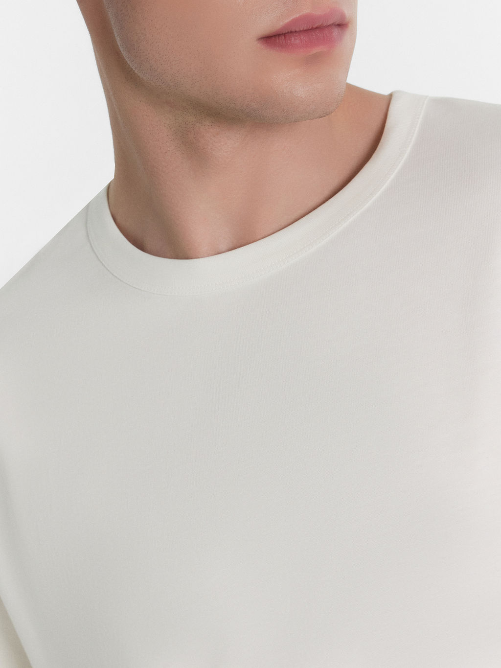 Лонгслив мужской белый