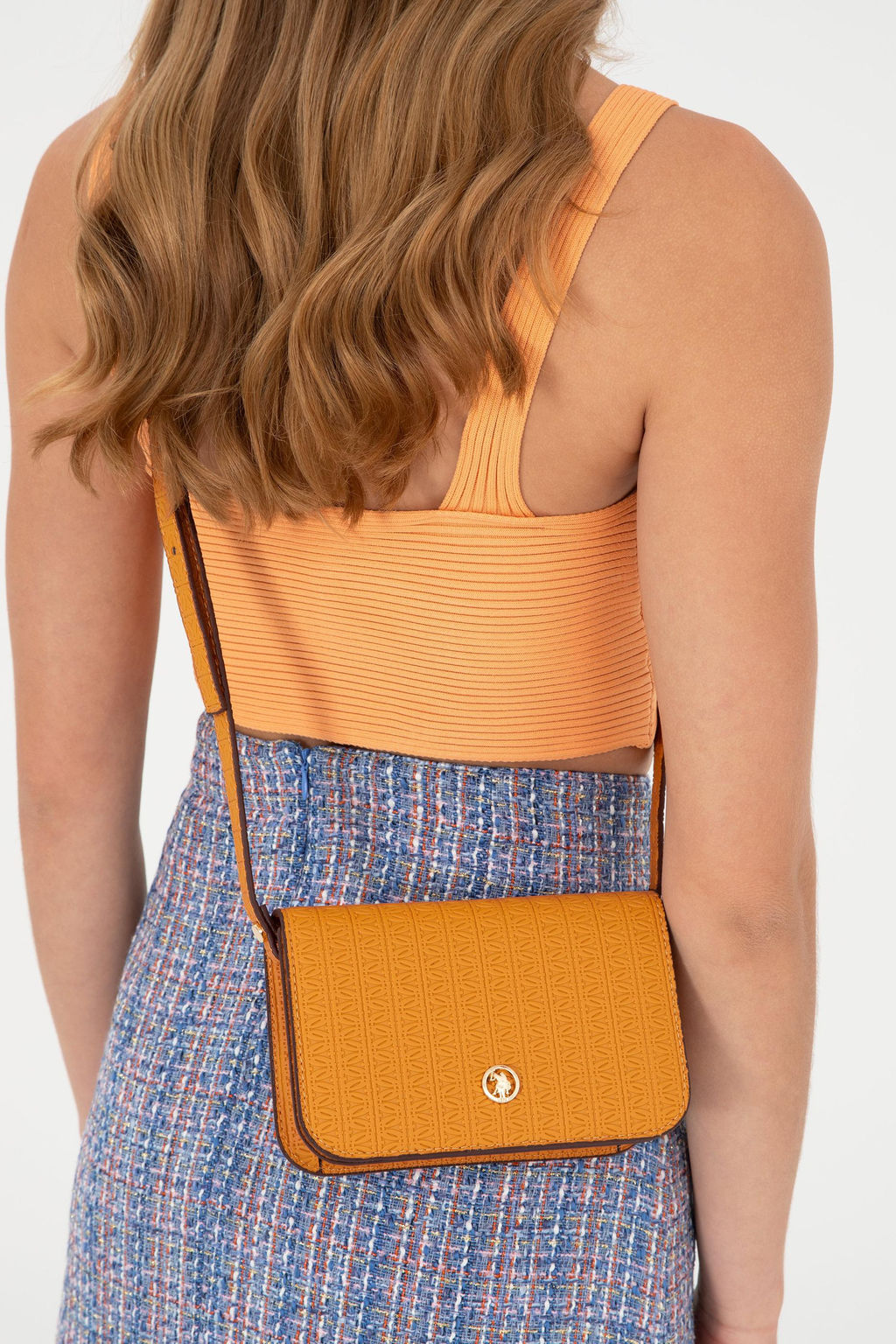 Женская шафрановая сумка через плечо Неожиданная скидка в корзине