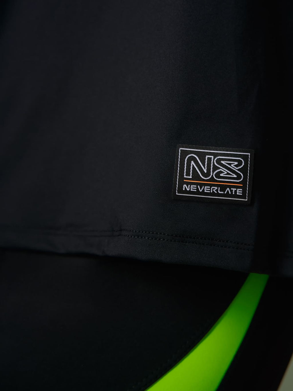 Футболка свободного силуэта на одно плечо - NEVERLATE фото 4