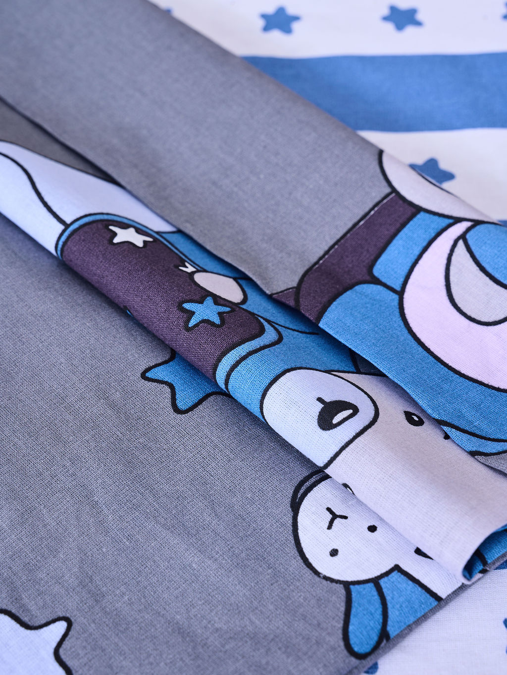 Постельное белье детское поплин с простыней на резинке - Мишки, цвет синий 145*112; 80*160*20; 40*60