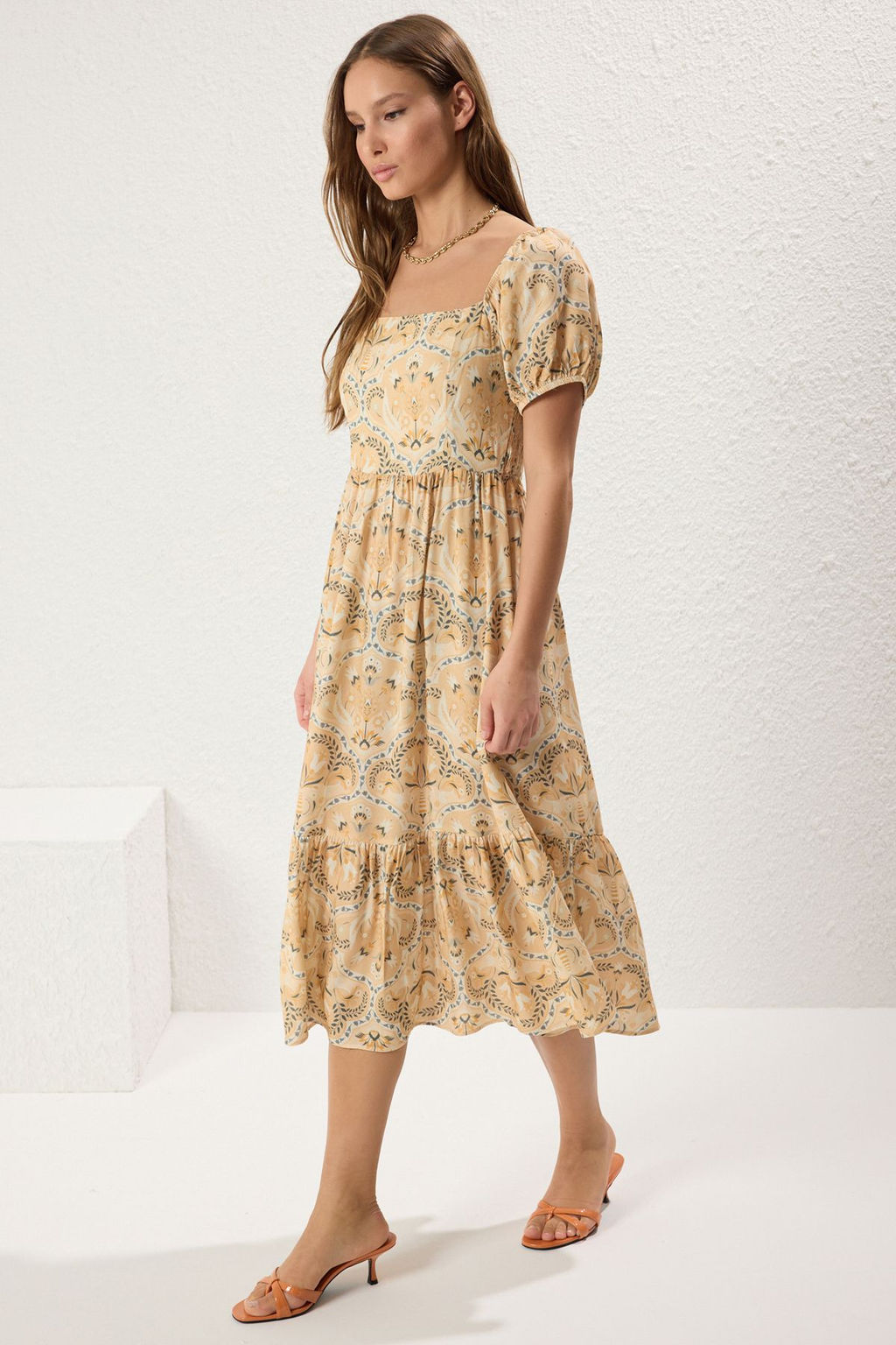 TRENDYOLMILLA Pembe Cicekli Belden Ac?lan Viskon Gipeli Midi Dokuma Elbise TWOSS24EL00523 фото 7