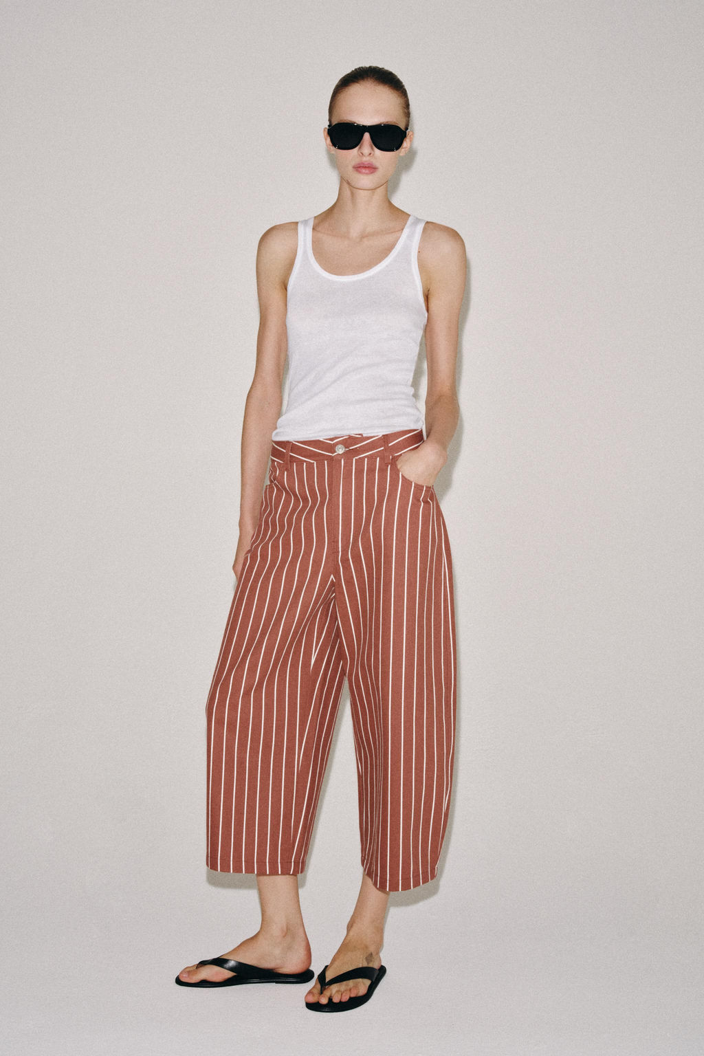PANTAL?N CROPPED RAYAS ZW COLLECTION / Granate - Zara фото 4