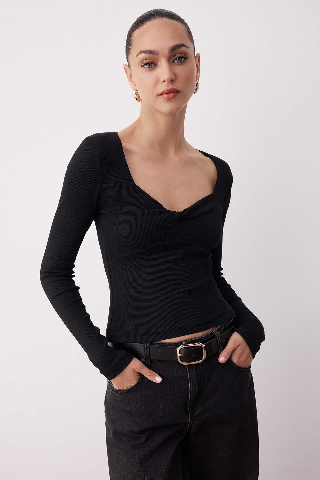 Siyah Duz Kalp Yaka Bodycone/Vucuda Oturan Crop Fitilli Esnek Orme Bluz TWOAW26BZ00069