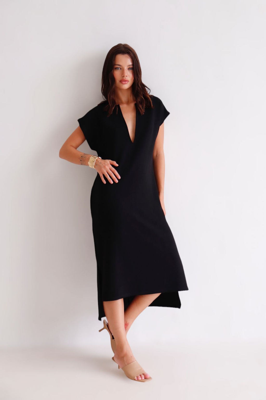 Martichelli Платье чёрное с глубоким вырезом летнее  фото 17