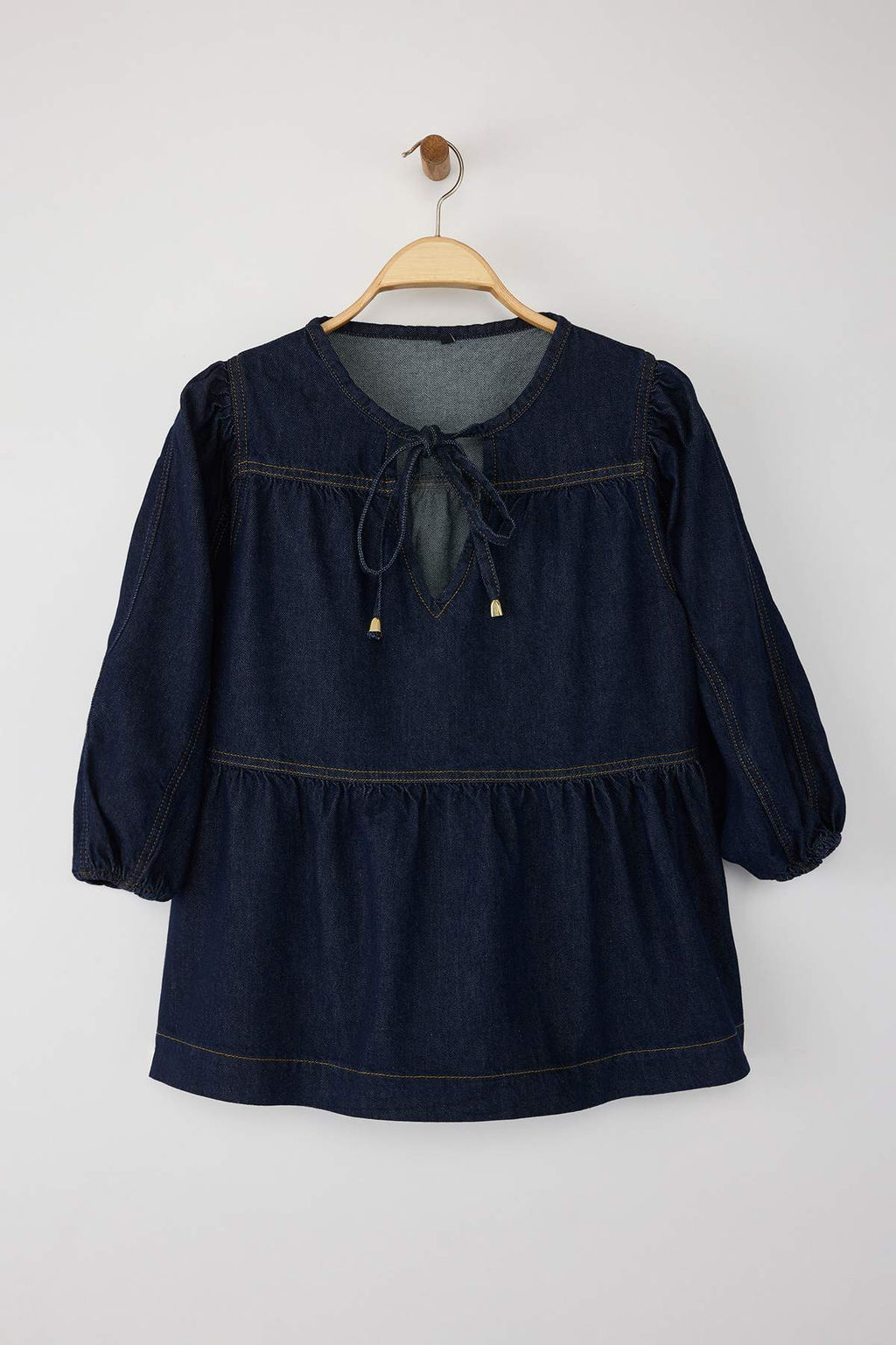 Ozel Koleksiyon Koyu Mavi Yakas? Baglama Detayl? Denim Bluz TWOAW26BZ00051