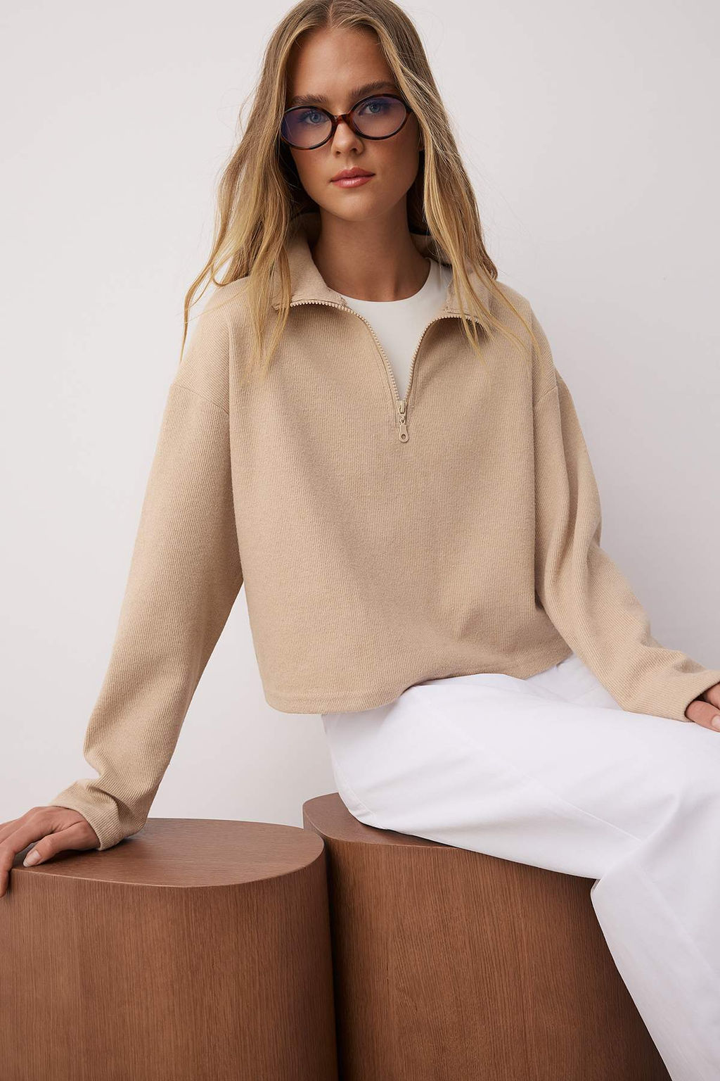 Bej Selanik/Triko Gorunumlu Fermuarl? Yaka Regular/Normal Kal?p Orme Sweatshirt TWOAW22SW0732