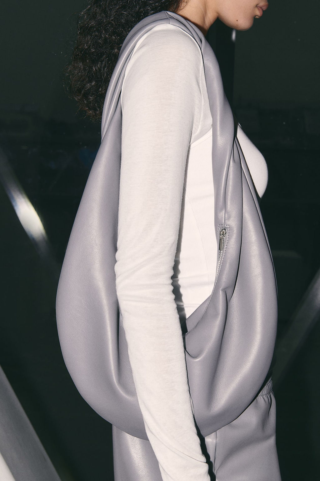 Bolso de hombro con correa girada - H&m фото 2