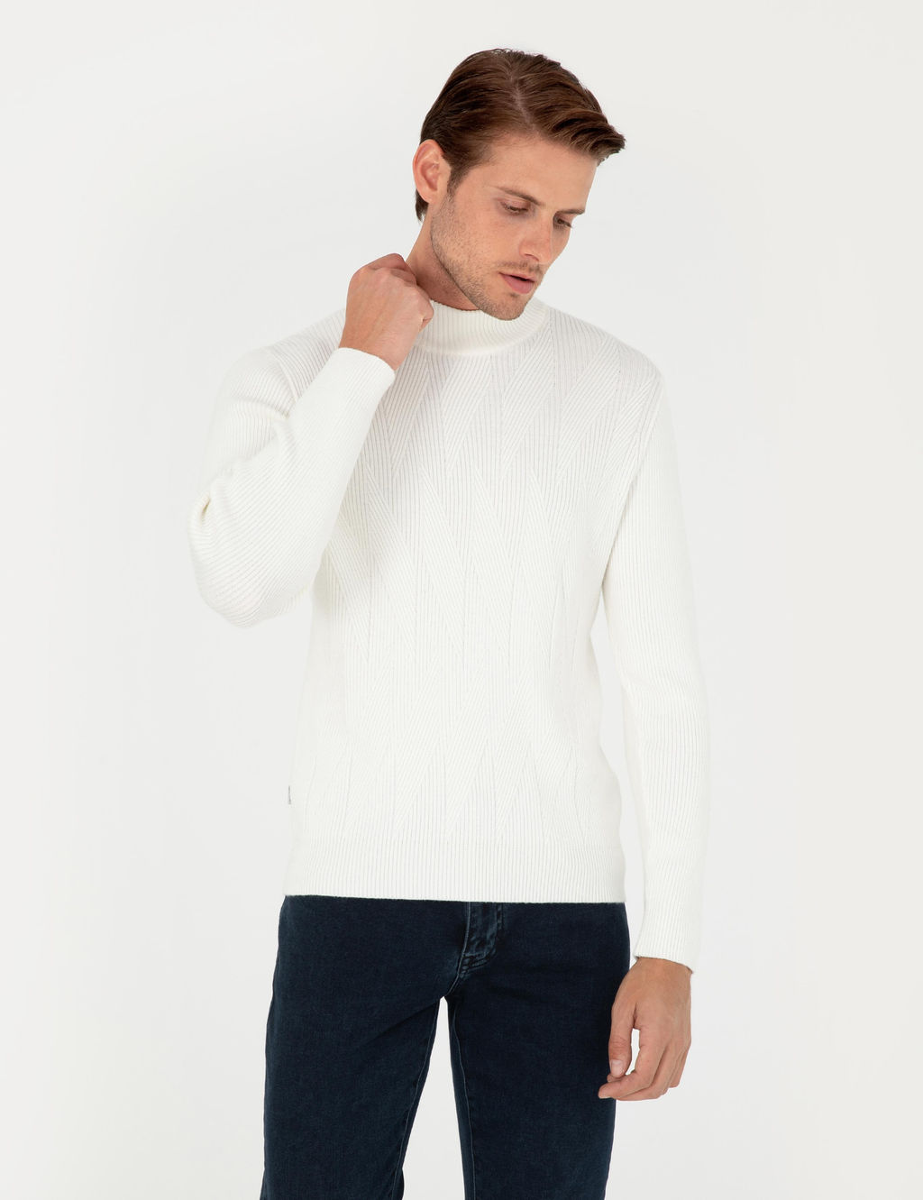Ekru Slim Fit Yar_m Bal_k__ Yaka Y_n Kar___ml_ Triko Kazak