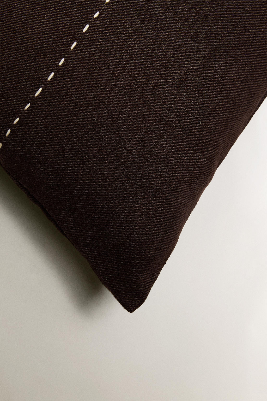 CUSHION COVER WITH STITCHING - Zara фото 2