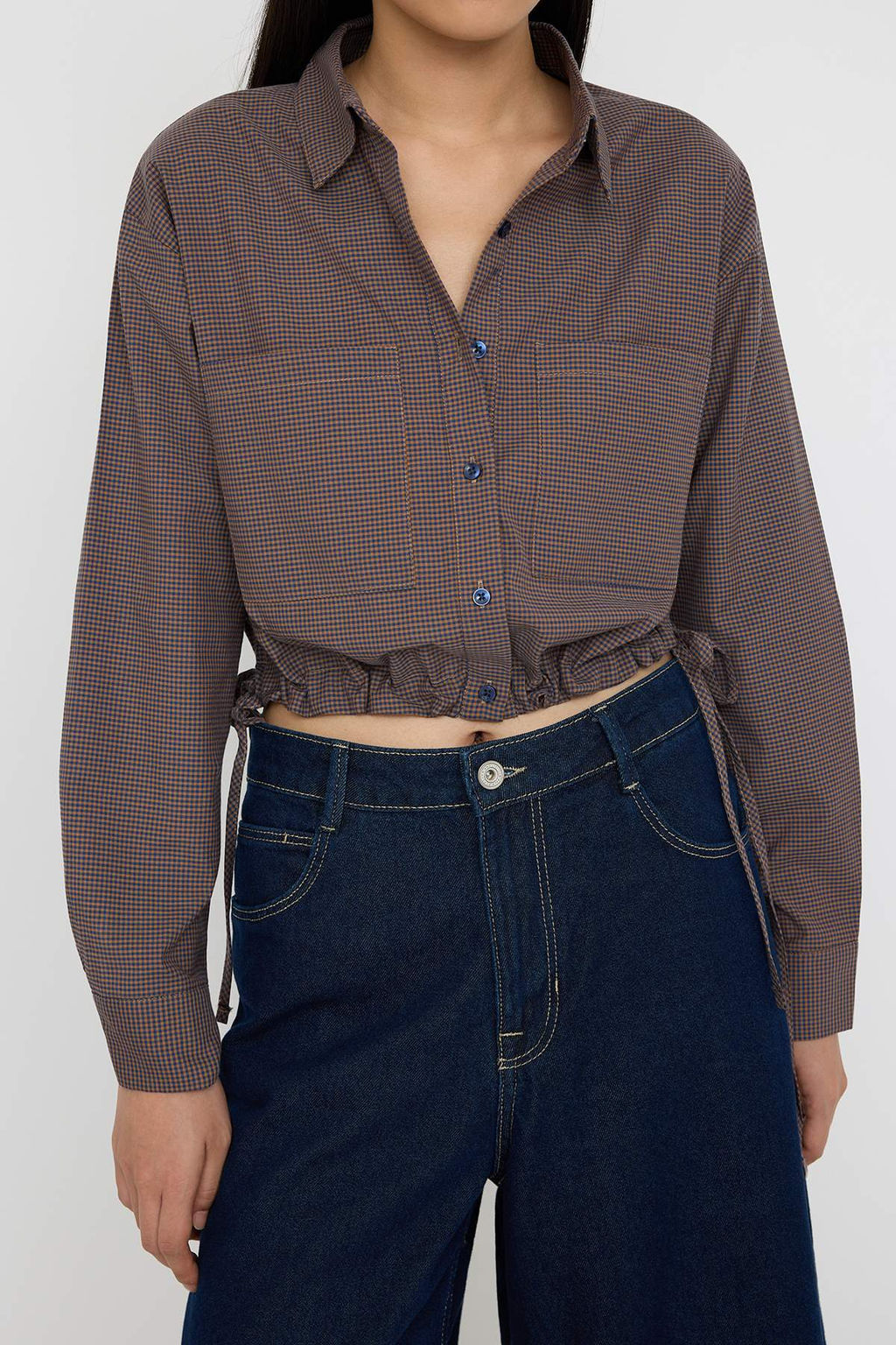 Teen Kahverengi Ekoseli Yanlardan Buzgulu Hafif Crop Gomlek TWOAW26GO00038