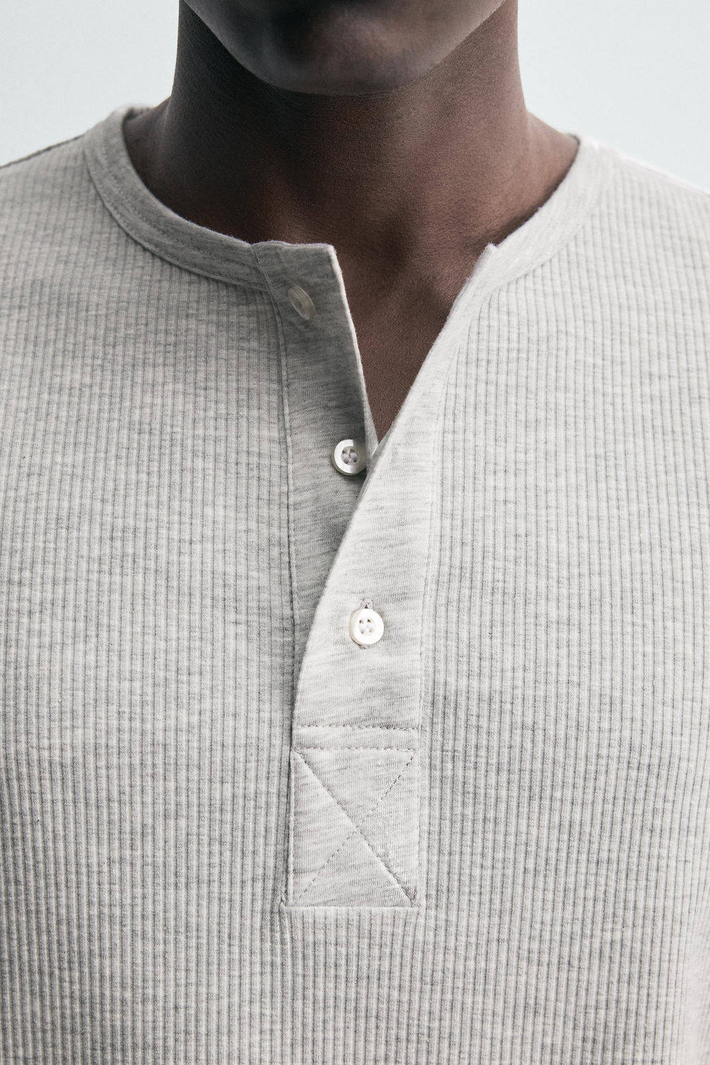 BUTTON-NECK T-SHIRT - Zara фото 5