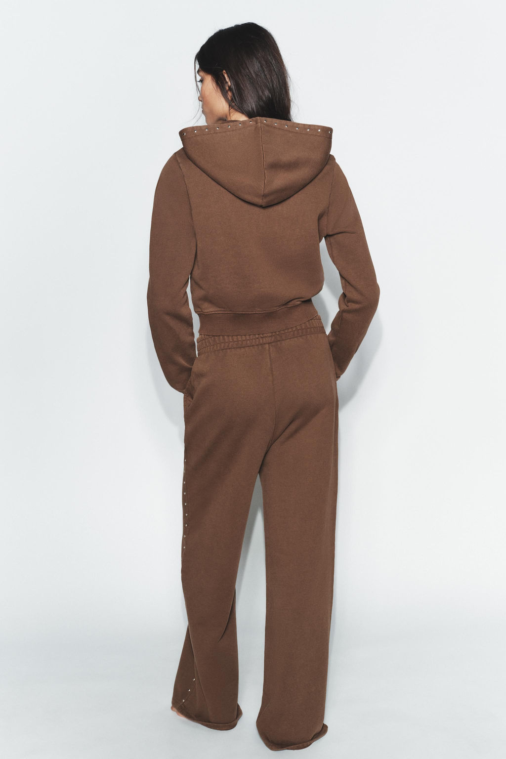 SUDADERA FELPA EFECTO LAVADO TACHAS / Marr?n oscuro - Zara фото 5