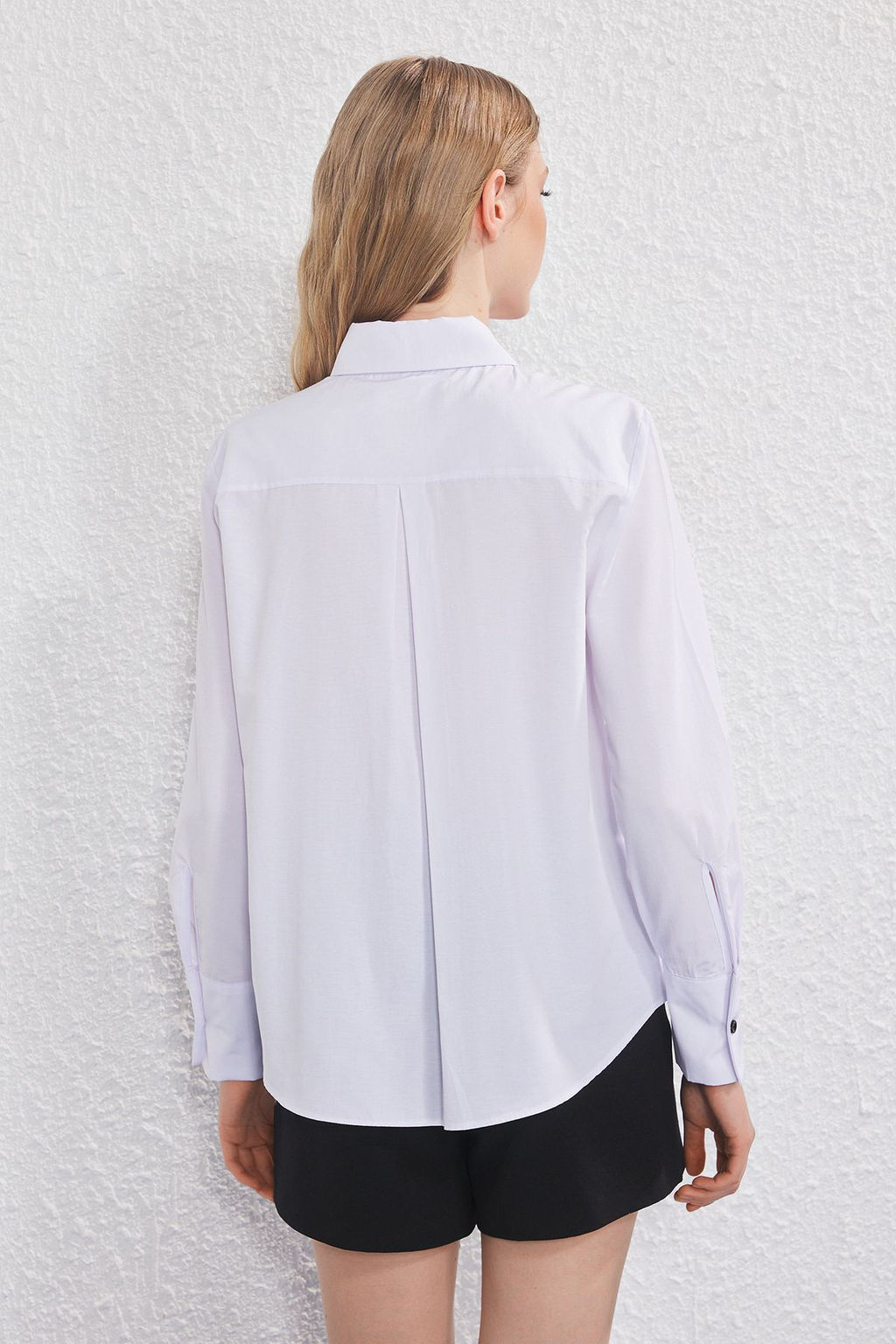 TRENDYOLMILLA Beyaz Fiyonk Detayl? Regular Gomlek TWOSS25GO00143  фото 4