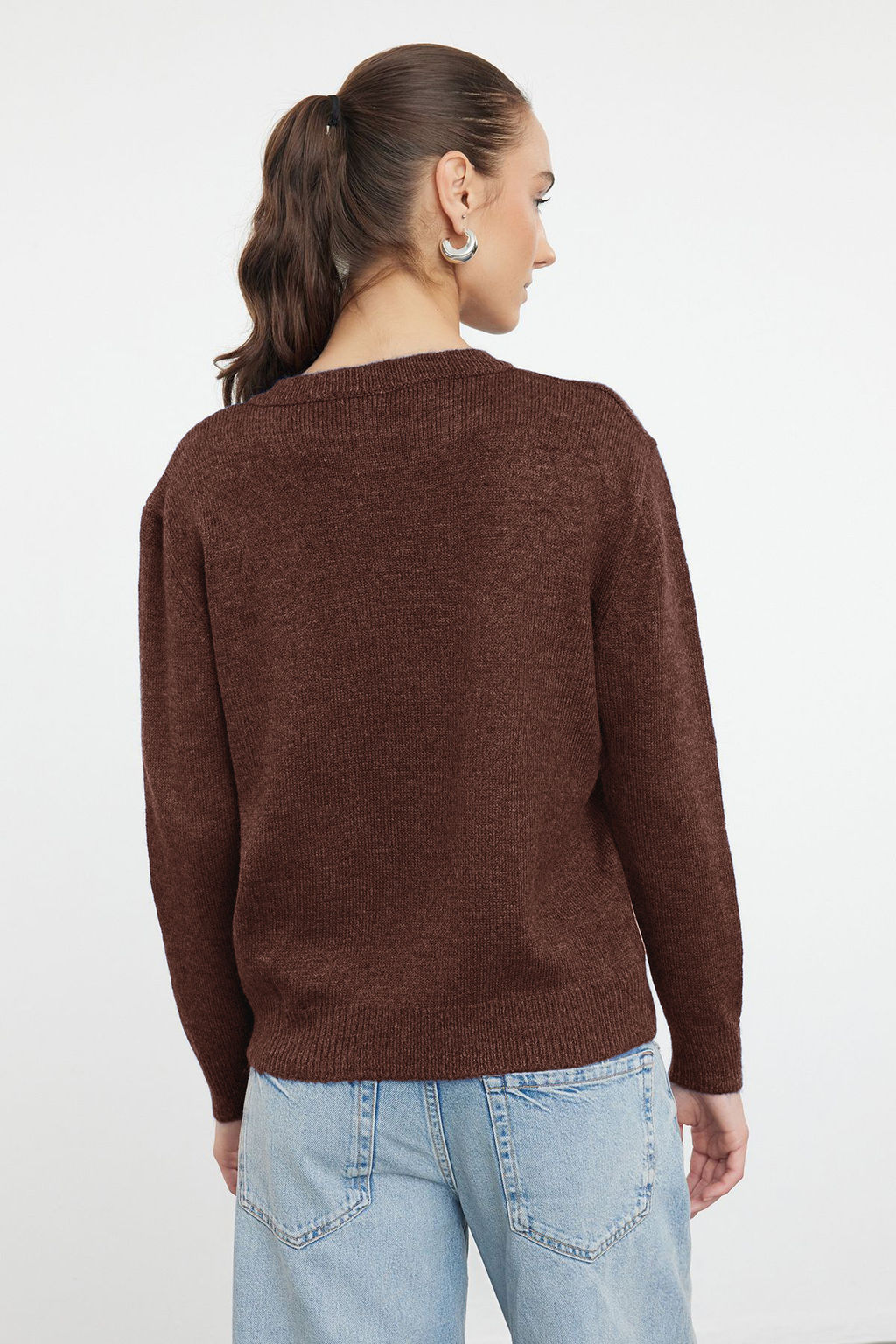 Kahverengi Yumusak Dokulu Mucevher Dugmeli Ceket Gorunumlu Triko H?rka TWOAW22HI0044