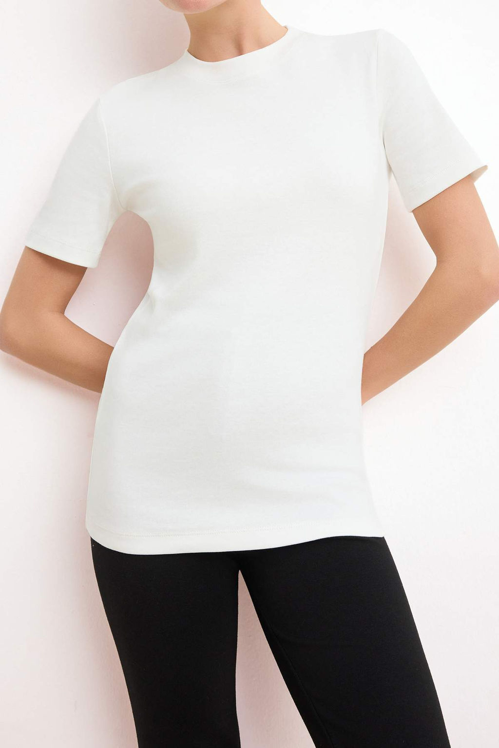 Ekru Fitted/Vucuda Oturan K?sa Kollu Pamuk Ribana Orme T-Shirt TWOSS26TS00080