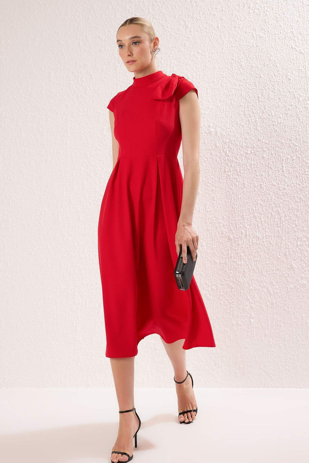 TRENDYOLMILLA Beyaz A-Kesim Piliseli Dokuma S?k Elbise TPRAW25EL00151  фото 5