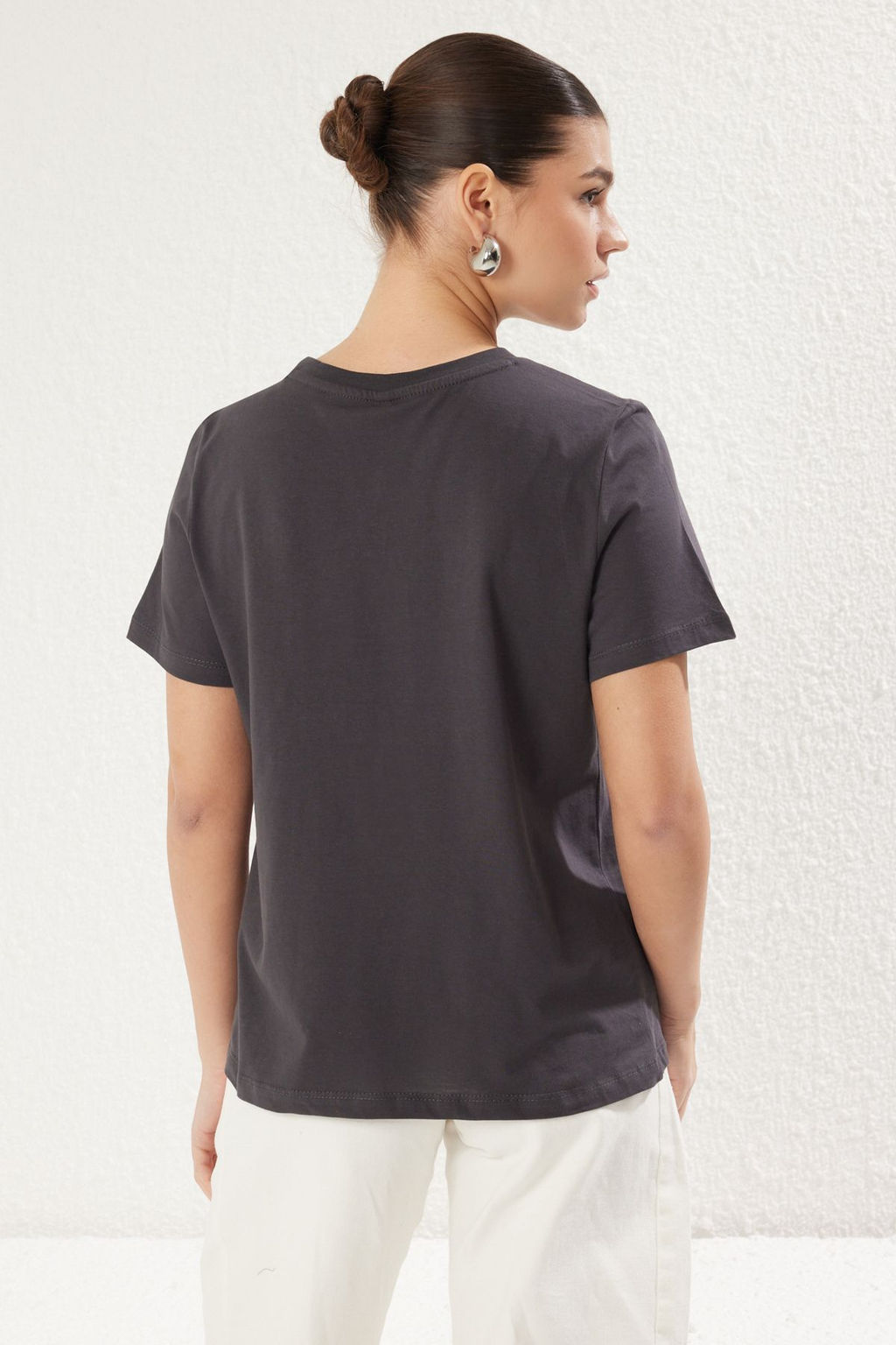 Antrasit %100 Pamuk Y?ld?z Bask?l? Regular/Normal Kal?p Bisiklet Yaka Orme T-Shirt TWOSS24TS00095