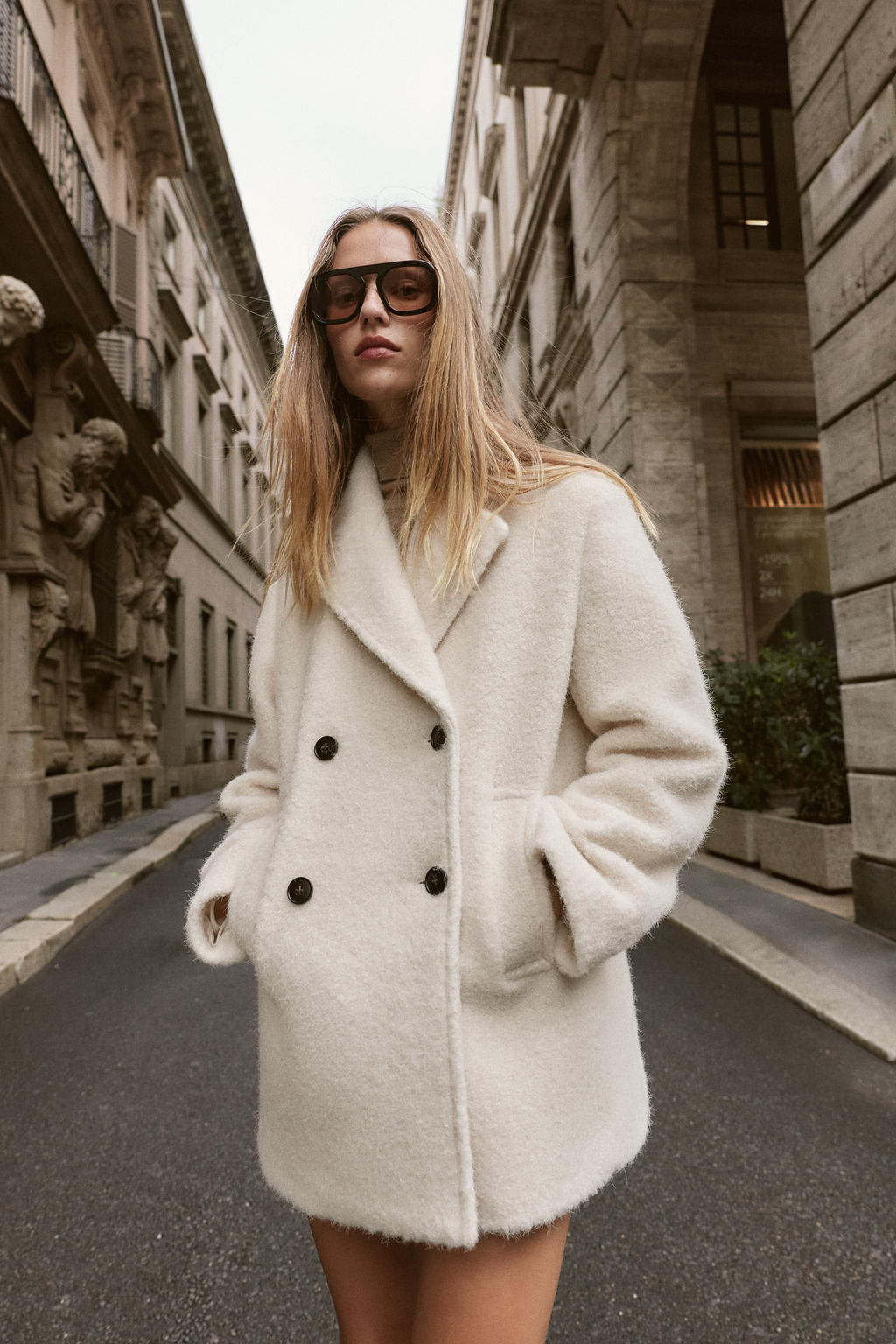 BOUCL_ DOUBLE-BREASTED MID-LENGTH COAT - Zara фото 4