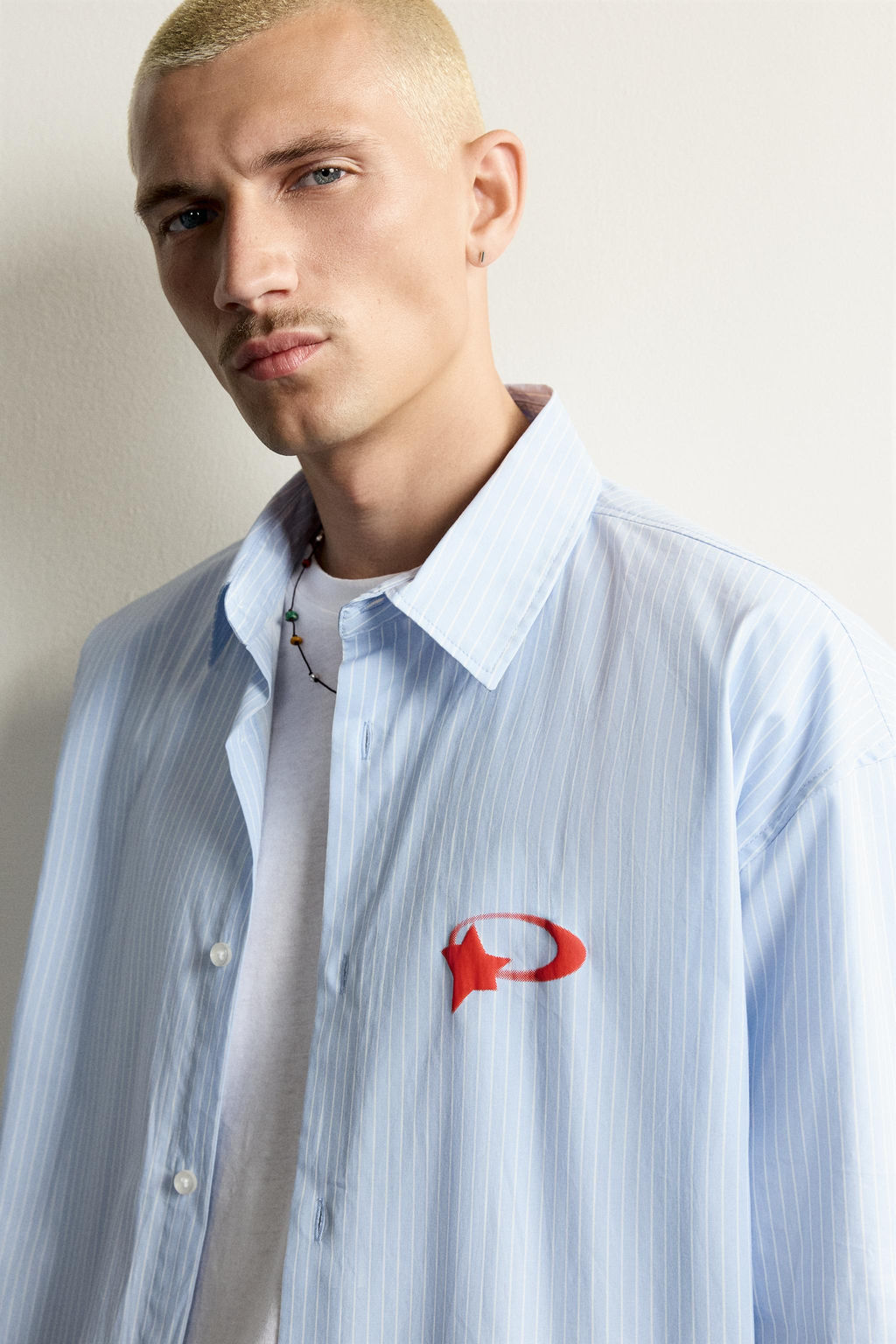 CAMISA BOXY FIT GR?FICOS ESTAMPADOS / Azul - Zara фото 5