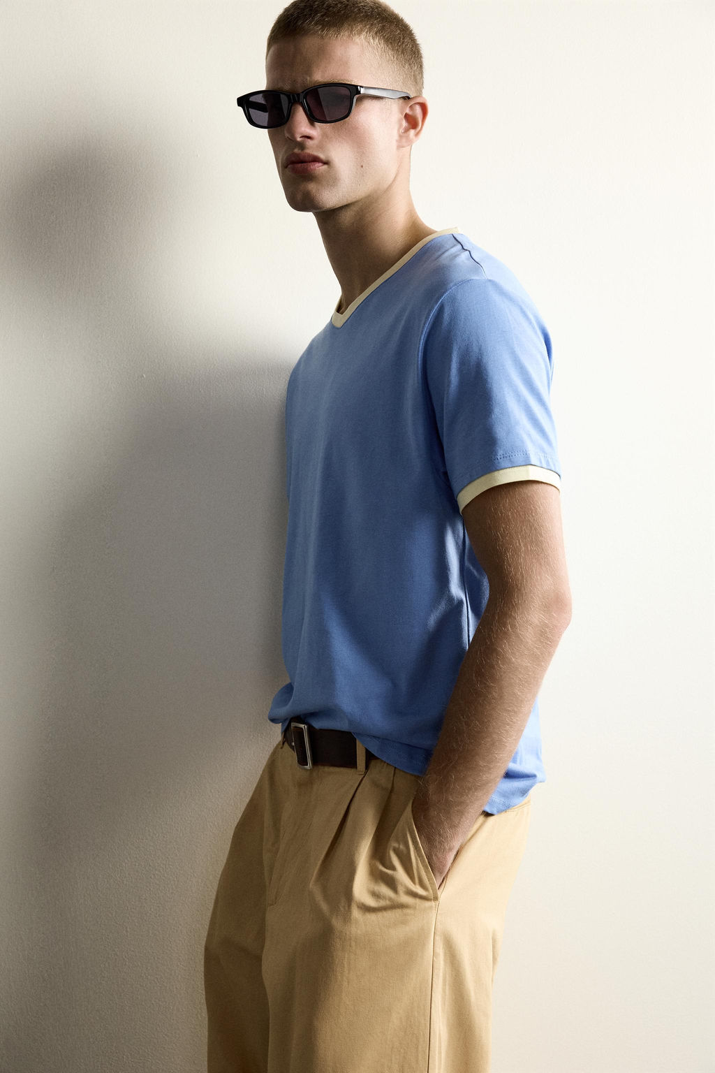 CAMISETA RIB CONTRASTE CUELLO PICO / Azul medio - Zara фото 5