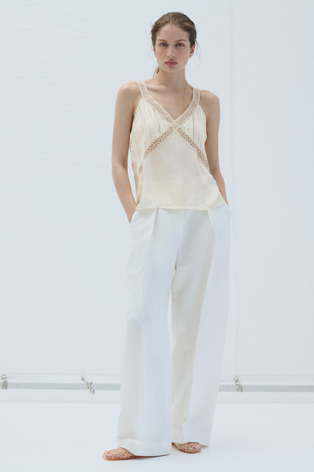 Top con jaretas e inserciones de encaje - H&m фото 6