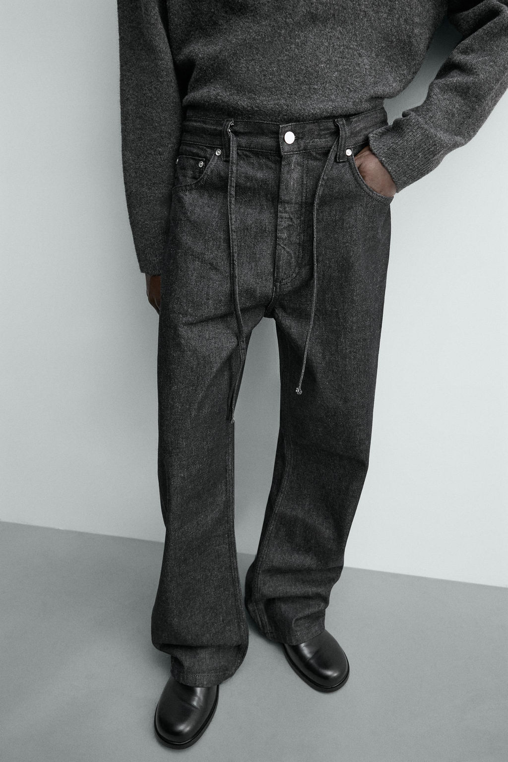 JEANS RELAXED FLARE FIT / Negro - Zara фото 5