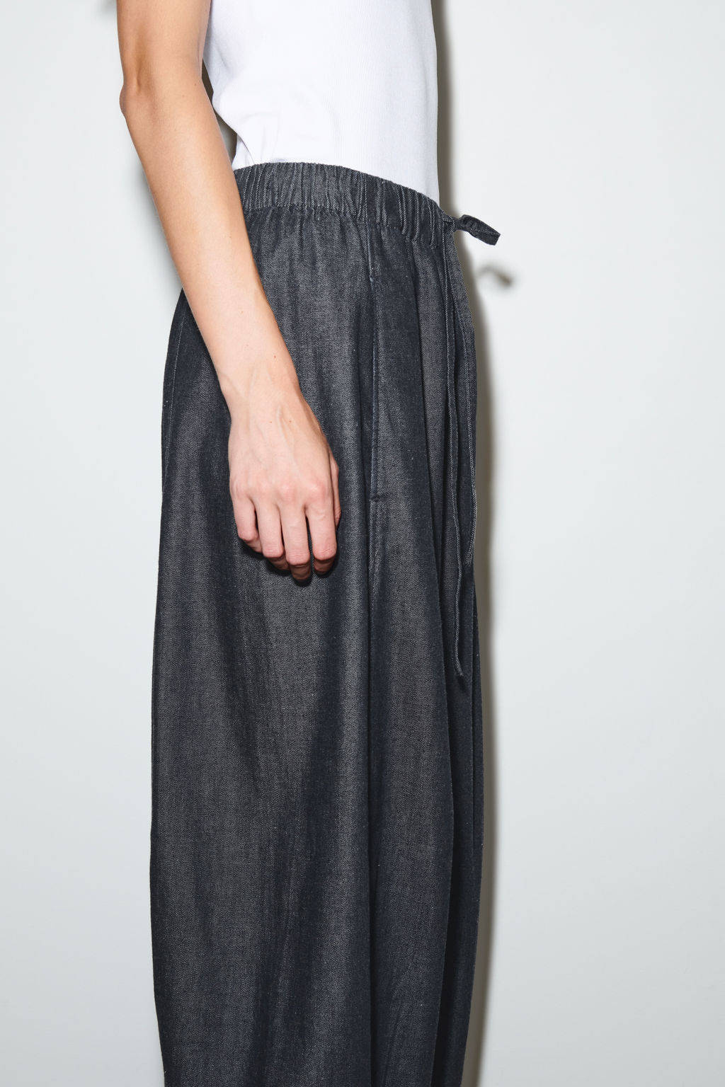 PANTAL?N VAQUERO BARREL LEG CON AJUSTE DE CORD?N - H&m фото 6