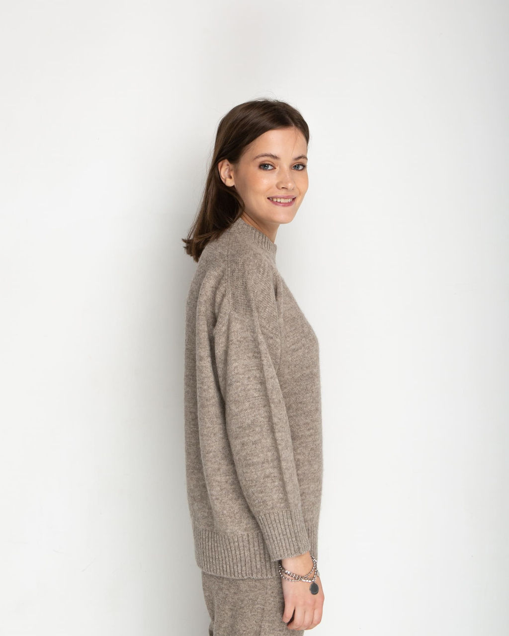 Джемпер из пуха яка 01141 серый