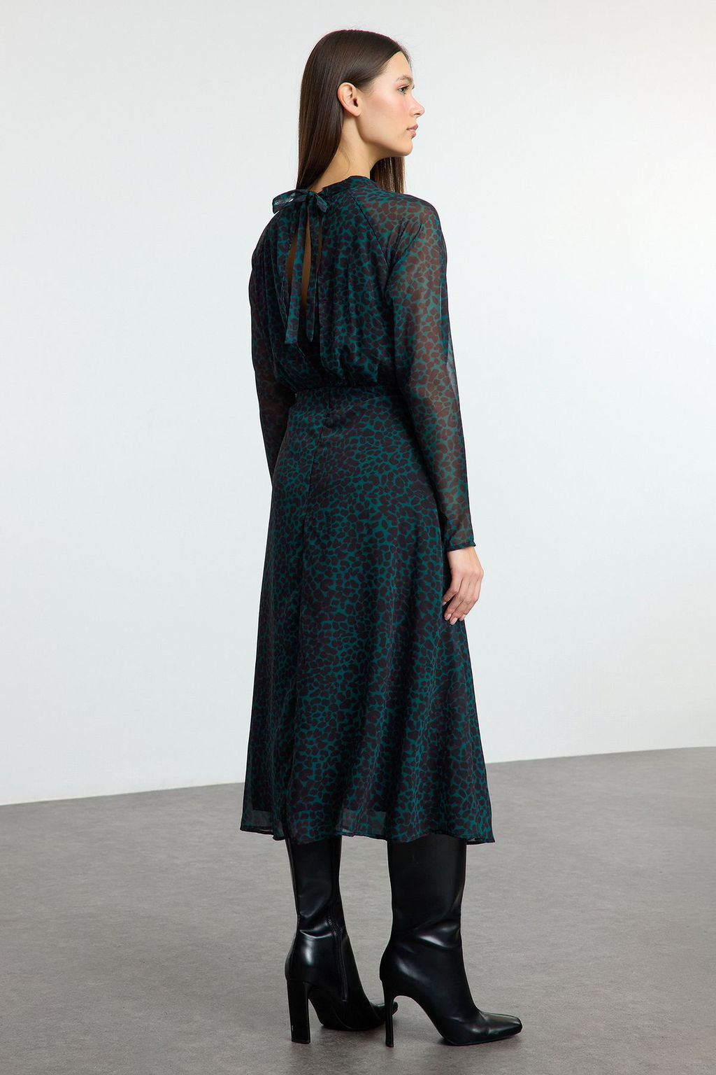 TRENDYOLMILLA Mavi Midi Leopar Desenli Dokuma K?sl?k Elbise TWOAW24EL00302 фото 13