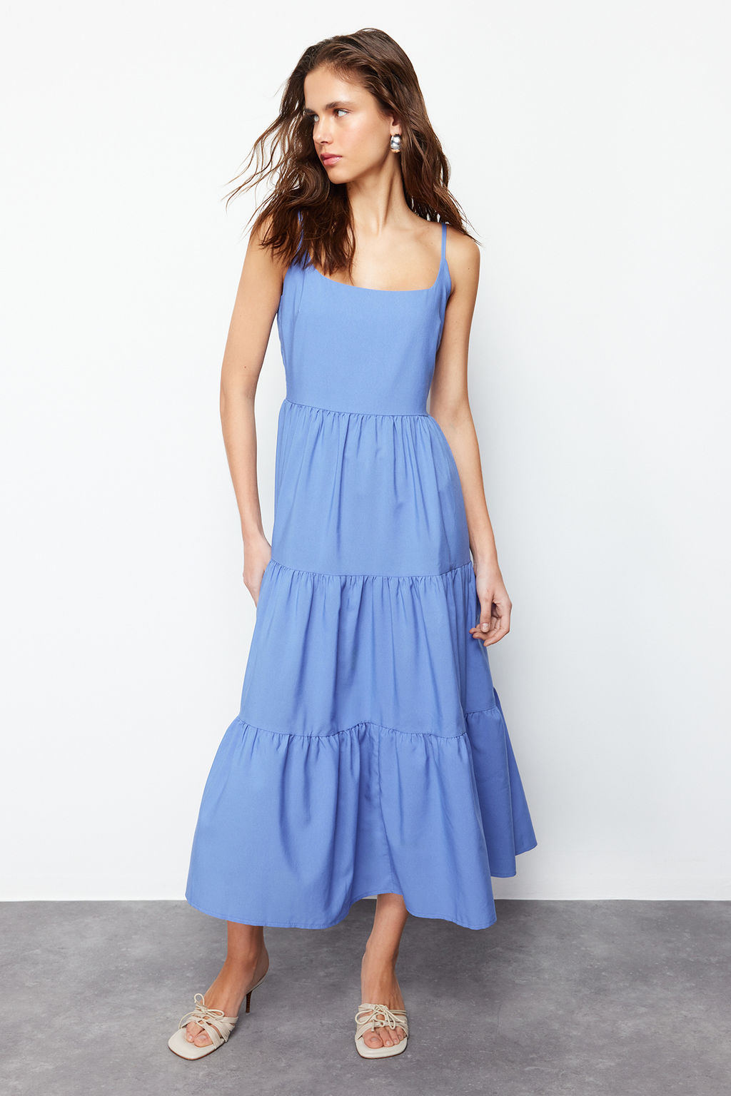 TRENDYOLMILLA K?rm?z? Etegi Belden Ac?lan Pamuk Kar?s?ml? Maxi Dokuma Elbise TWOSS24EL00386