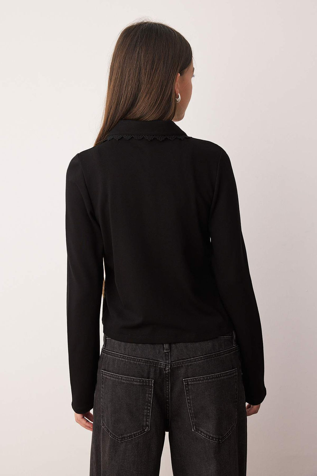 Siyah Dantel Yaka Detayl? Regular/Normal Kal?p Dugmeli Interlok Esnek Orme Bluz TWOAW26BZ00077
