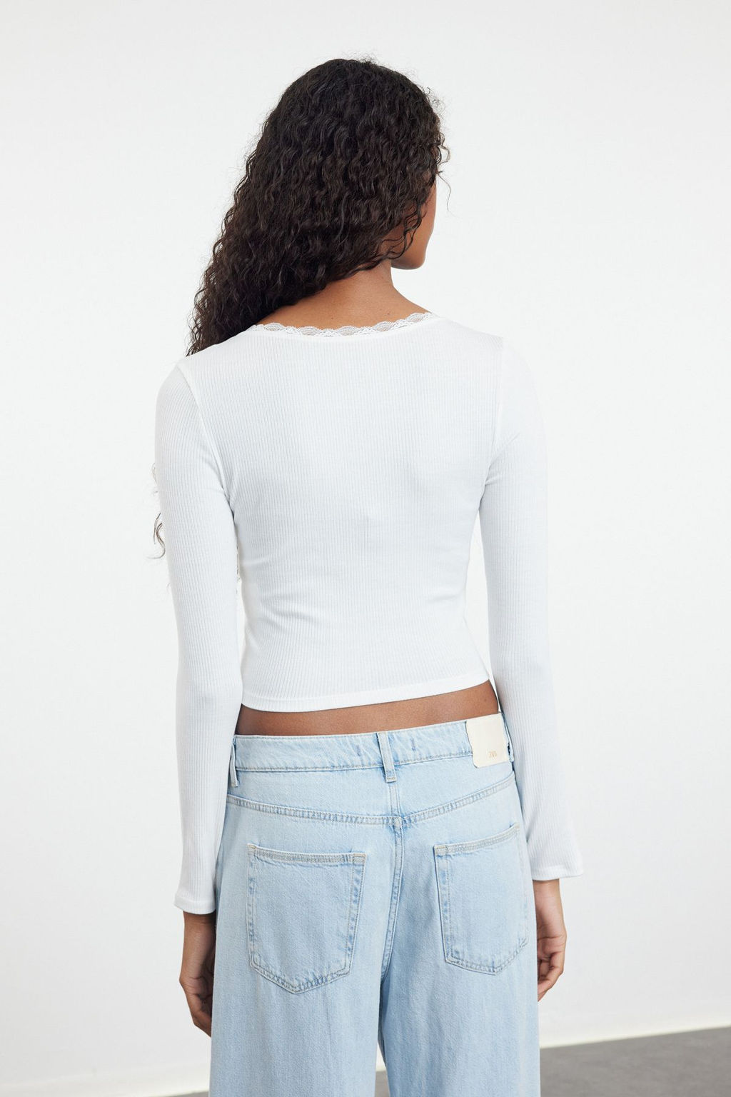 Trendyolmilla Siyah Kare Yaka Dantel Detayl? Crop/K?sa Orme Bluz TWOAW25BZ00007