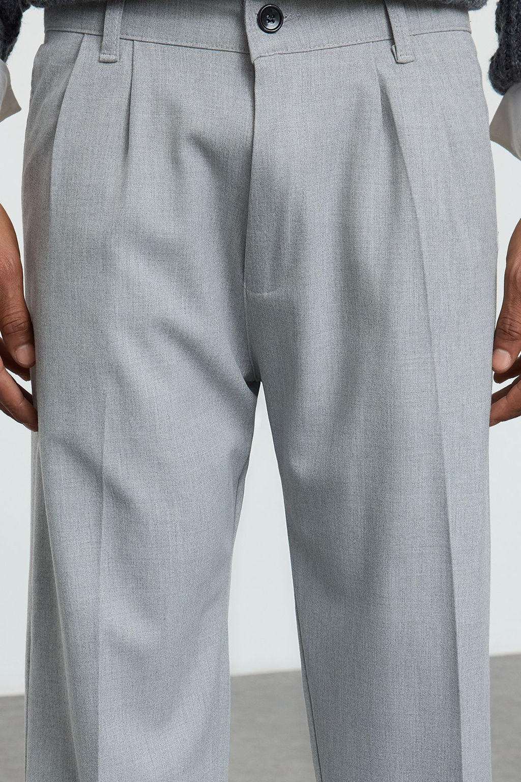 Gri Pileli Klasik Baggy Fit Kumas Pantolon TMNSS24PL00024