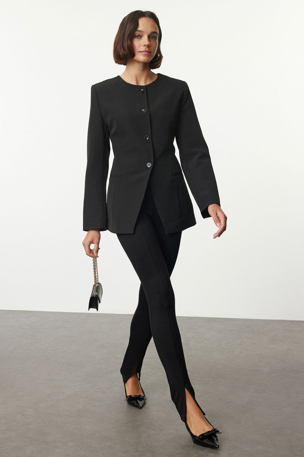 TRENDYOLMILLA Siyah Yuvarlak / Bisiklet Yakal? Fitted Bele Oturan Dokuma Blazer Ceket TWOAW25BC00009