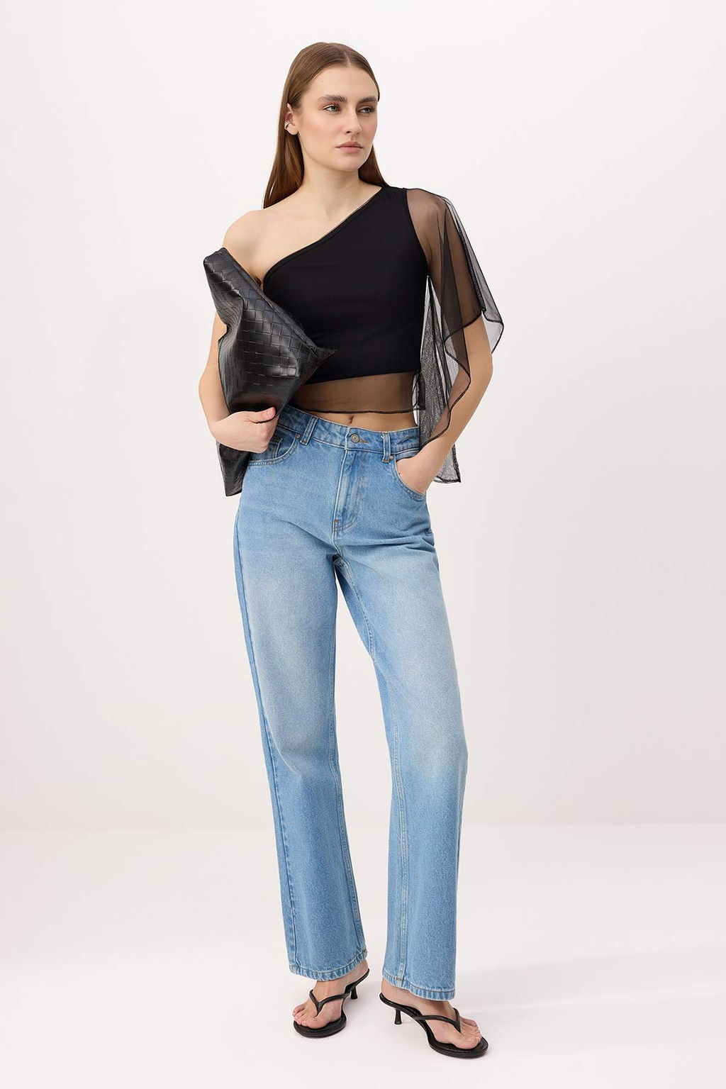 Siyah Duz Regular Asimetrik Yaka Buzgulu/F?rf?rl? Kol Tul Orme Bluz TWOSS26BZ00670