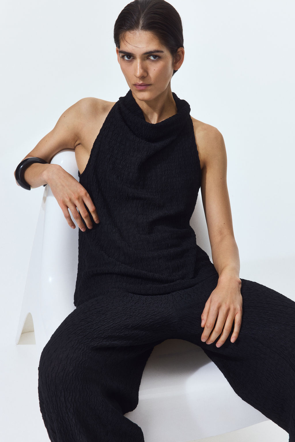 Top efecto arrugado con escote drapeado - H&m фото 4