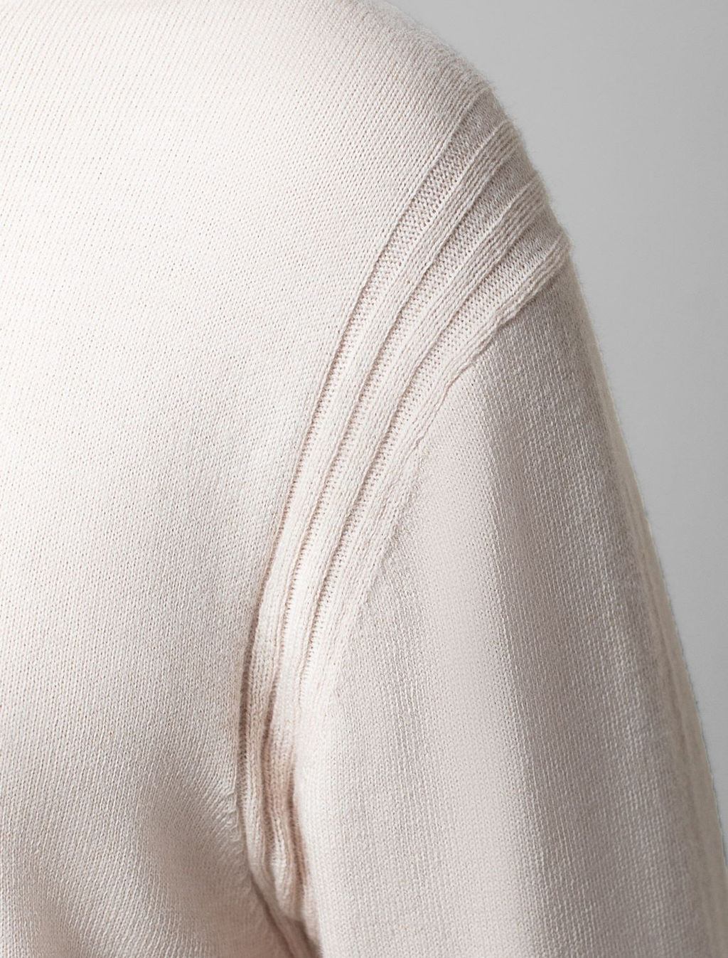 D34.199 Свитер женский бежевый меланж