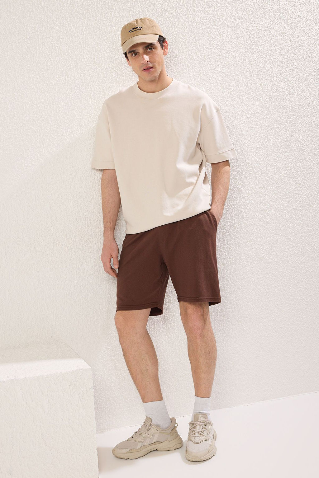 TRENDYOL MAN Kahverengi Regular/Normal Kesim Basic Sort & Bermuda TMNSS20SR0169 - Trendyolmilla фото 2
