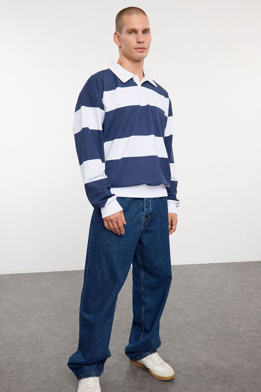 Indigo Oversize/Genis Kesim Cizgili Polo Yaka Sardonsuz Sweatshirt TMNAW25SW00023