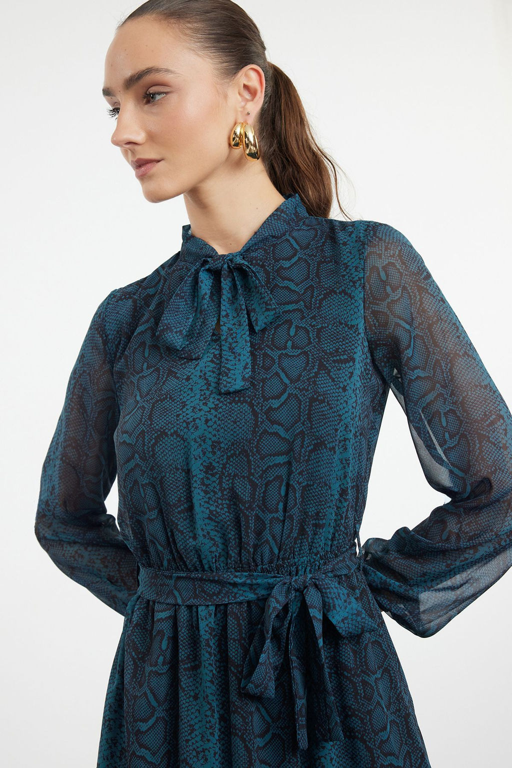 TRENDYOLMILLA Zumrut Yesili Baglama Detayl? Dokuma K?sl?k Elbise TWOAW21EL0458  фото 2