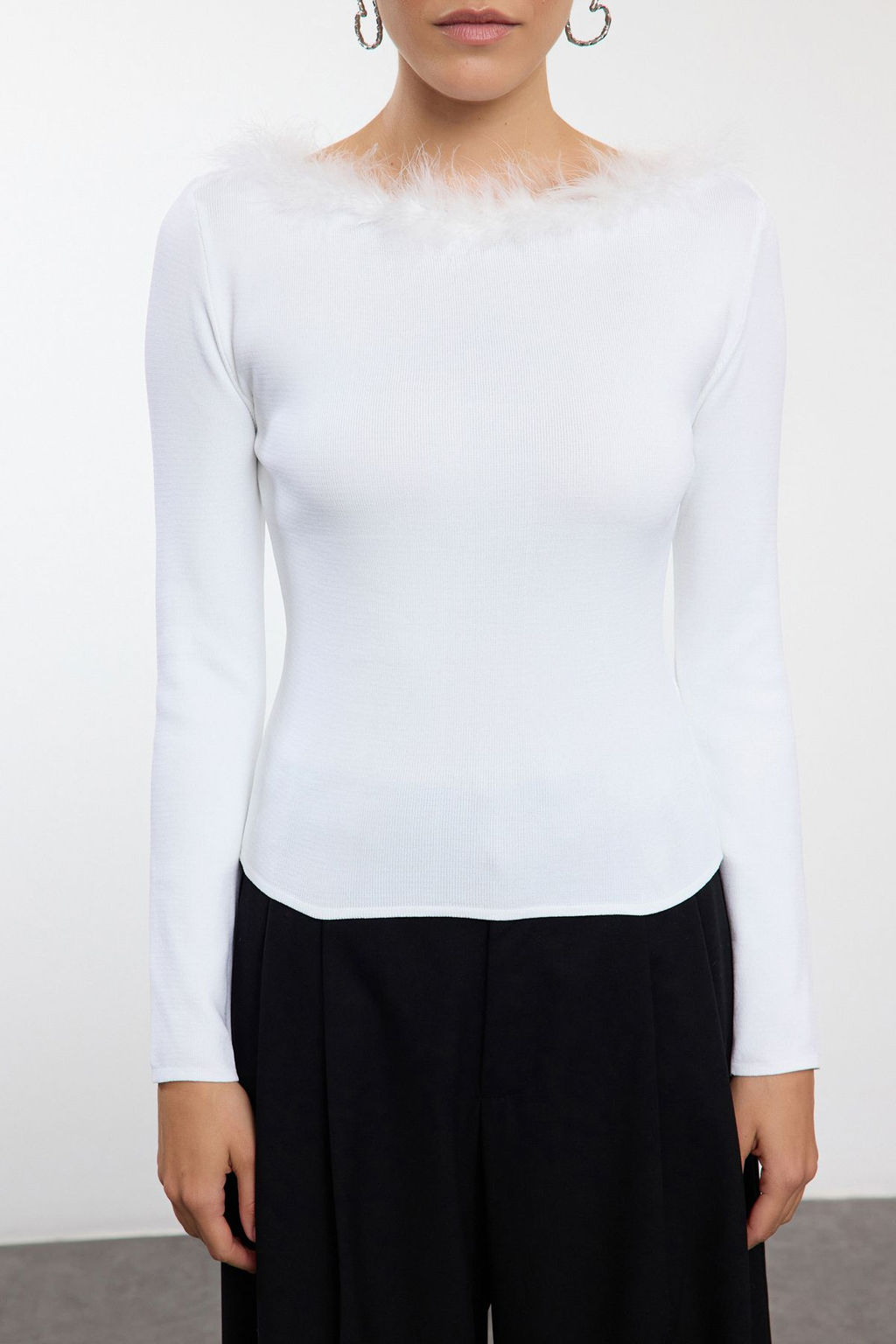 Siyah Kay?k ve Yaka Detayl?. Fitted/Vucudu Saran Triko Kazak TWOAW25KZ00132 - Trendyolmilla фото 8