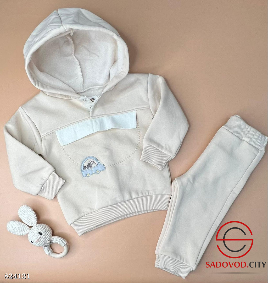 Спортивный детский костюм