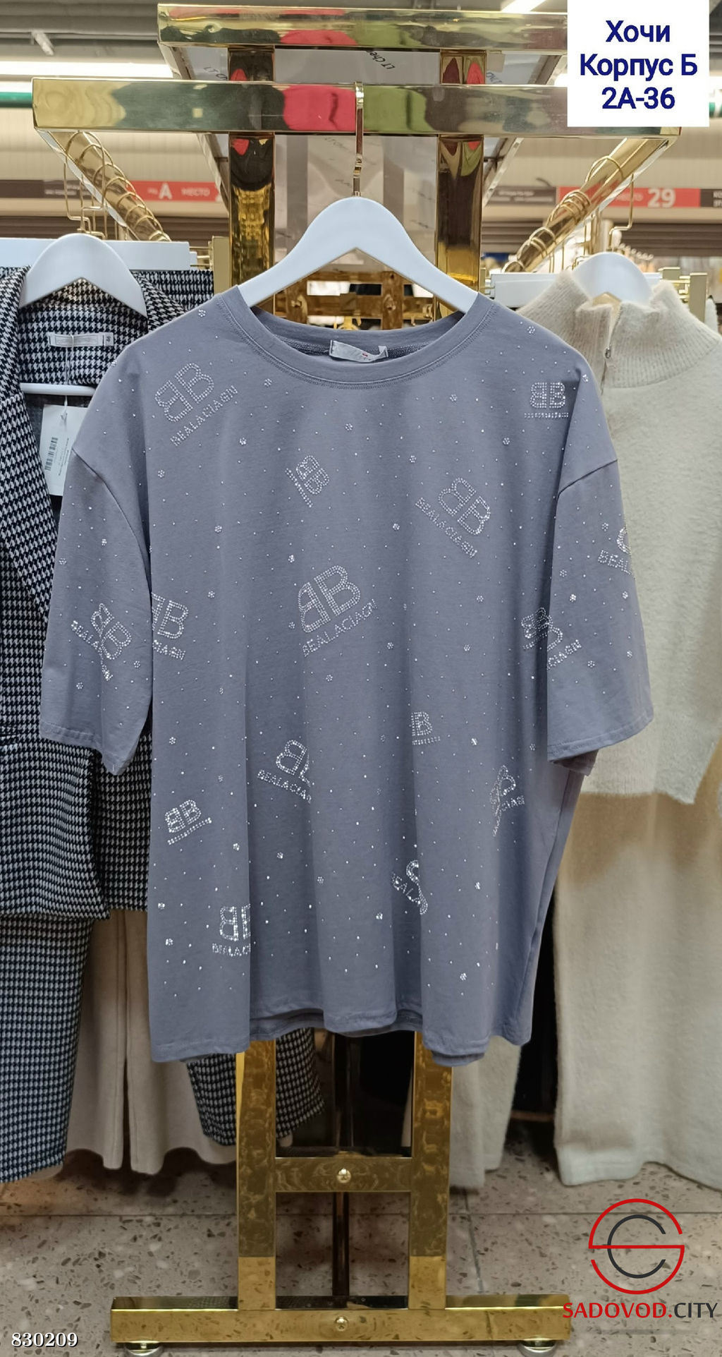 Футболка женская со стразами