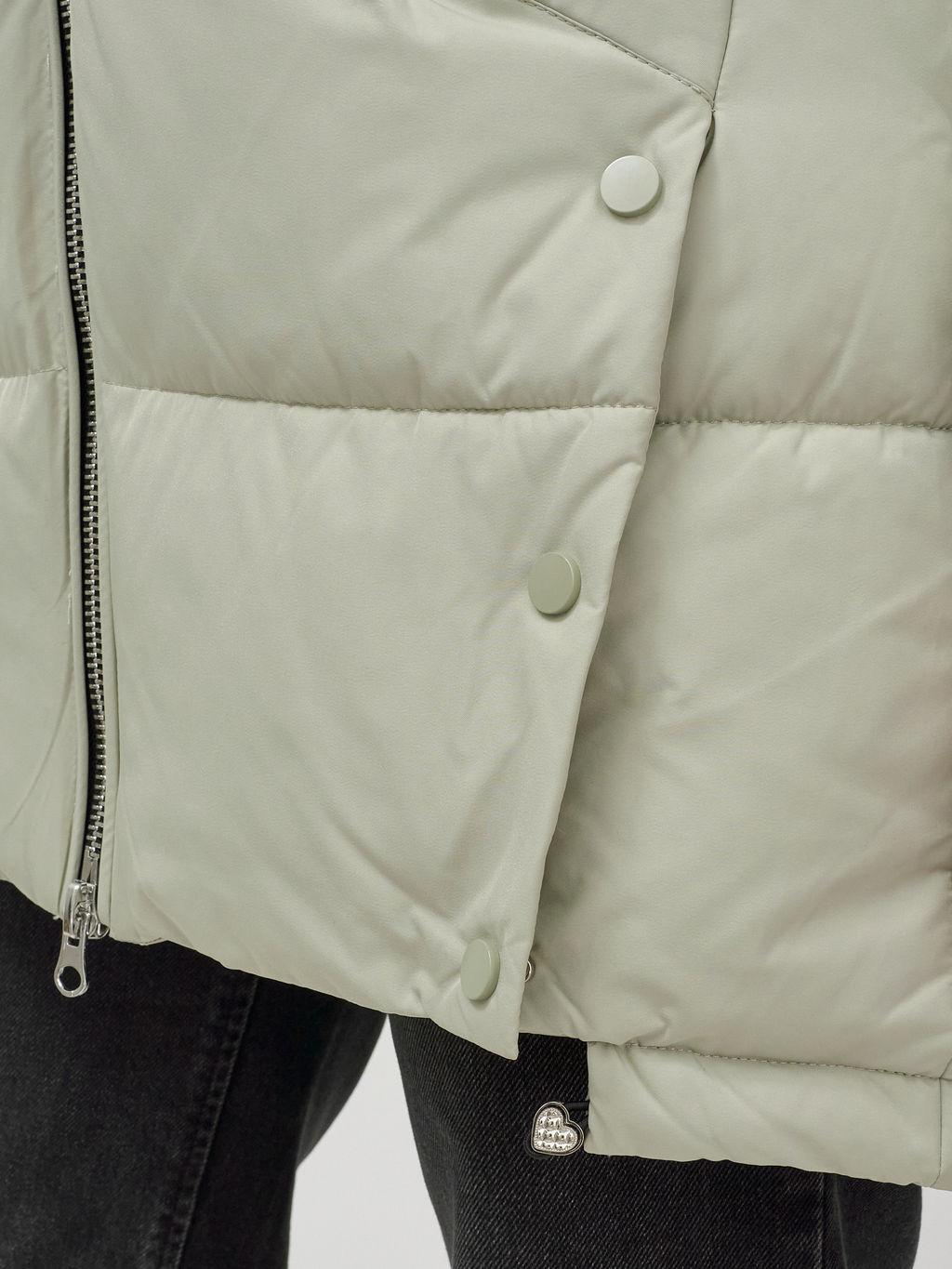 Куртка Бренд Visdeer ПРЕМИУМ КЛАССА зимняя с мехом ЕНОТА светло-зеленого цвета фото 11