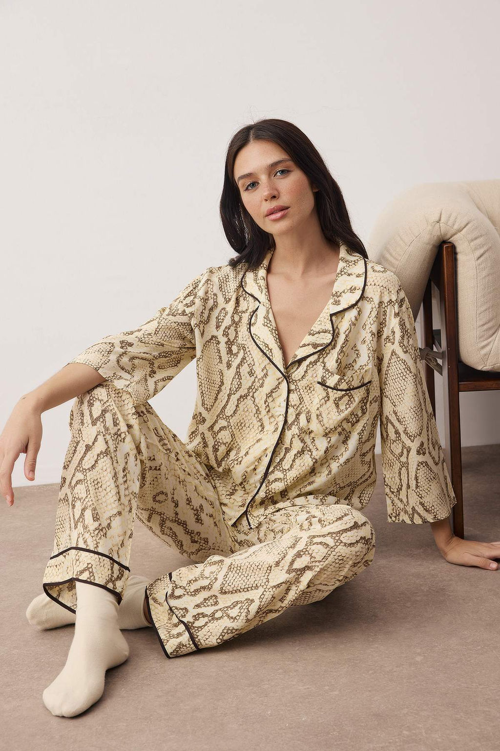 Bej-Cok Renkli Y?lan Desenli Biyeli Viskon Dokuma Pijama Tak?m? THMAW21PT0292