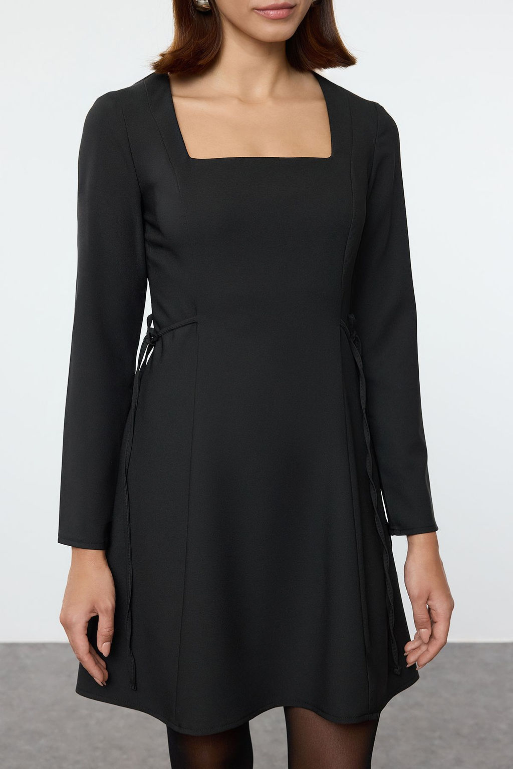 TRENDYOLMILLA Lacivert Belden Ac?lan Fiyonk Detayl? Mini Dokuma Elbise TWOAW25EL00128  фото 3