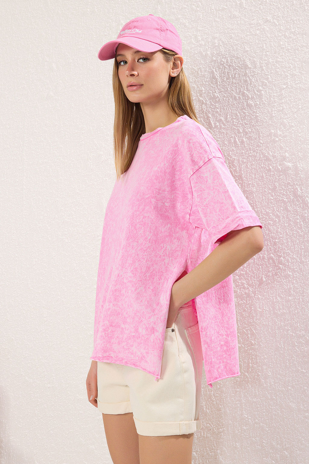 Ac?k Pembe Y?kamal? %100 Pamuk Duble Kol Asimetrik Oversize Orme T-Shirt TWOSS20TS0828