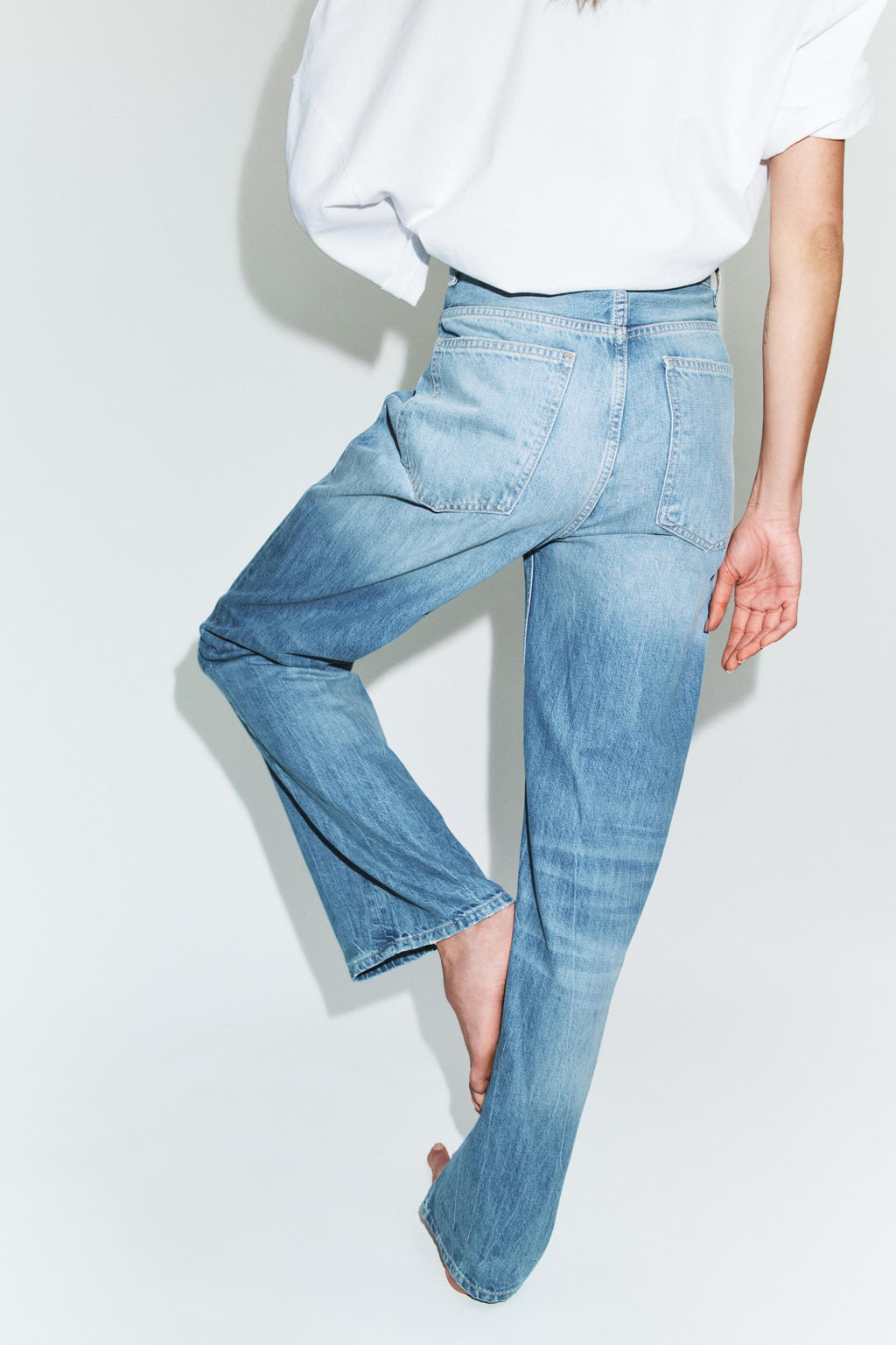 JEANS TRF RECTO TIRO ALTO / Azul claro - Zara фото 4